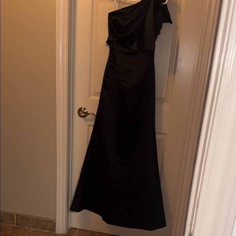 Elegant Black One-Shoulder Dress